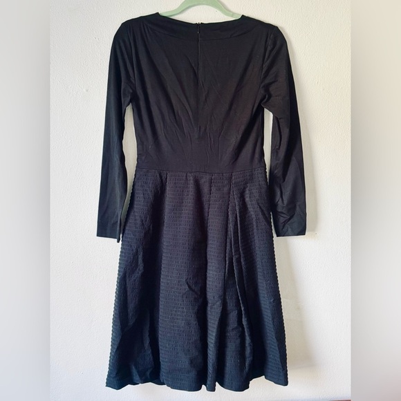 Akris Punto Elegant Black Long Sleeve Faux Wrap Dress With Textured Skirt - Picture 2 of 11